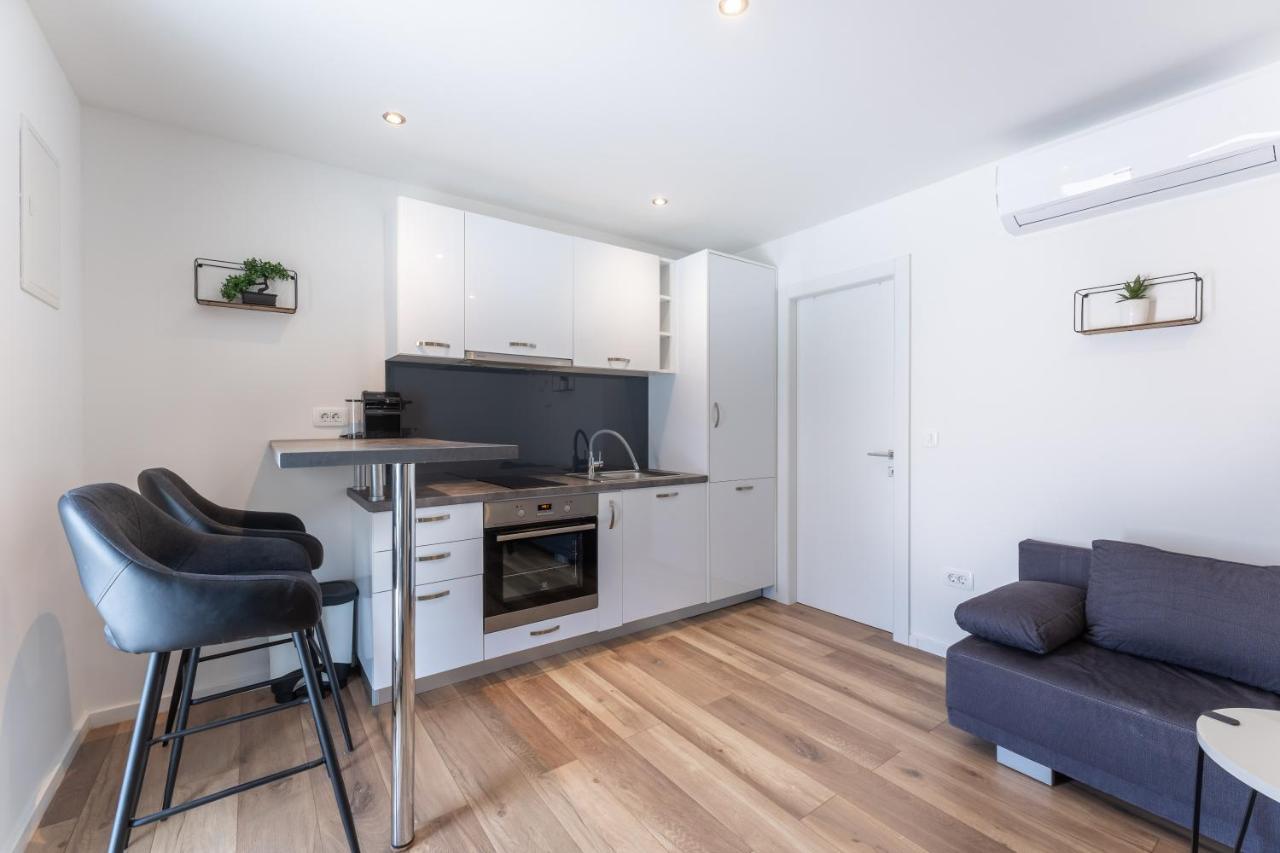 Bernie Apartments With A Pool Zadar Bagian luar foto