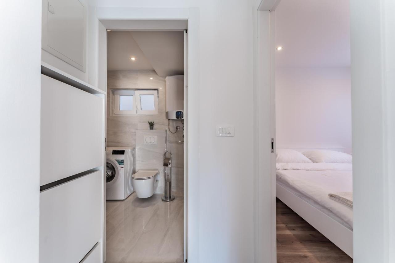 Bernie Apartments With A Pool Zadar Bagian luar foto