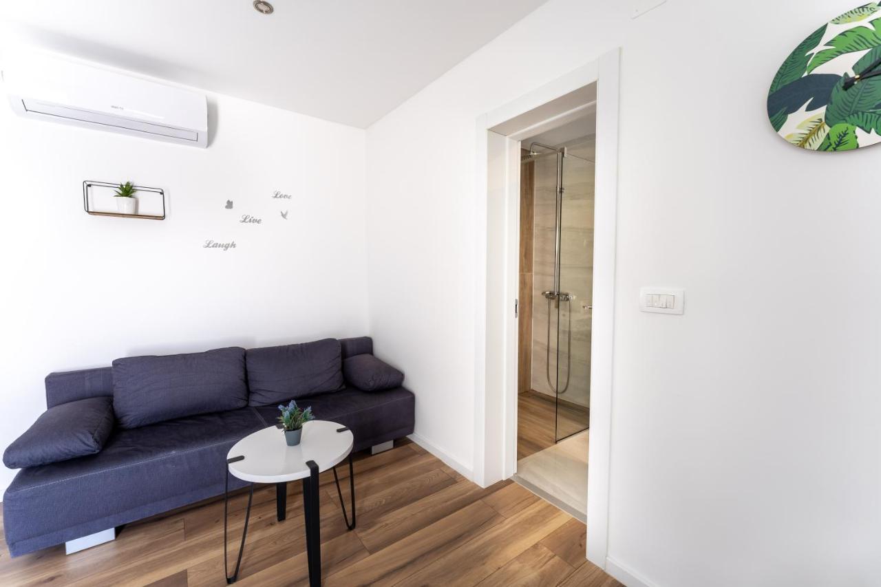 Bernie Apartments With A Pool Zadar Bagian luar foto