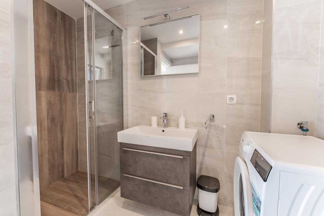 Bernie Apartments With A Pool Zadar Bagian luar foto