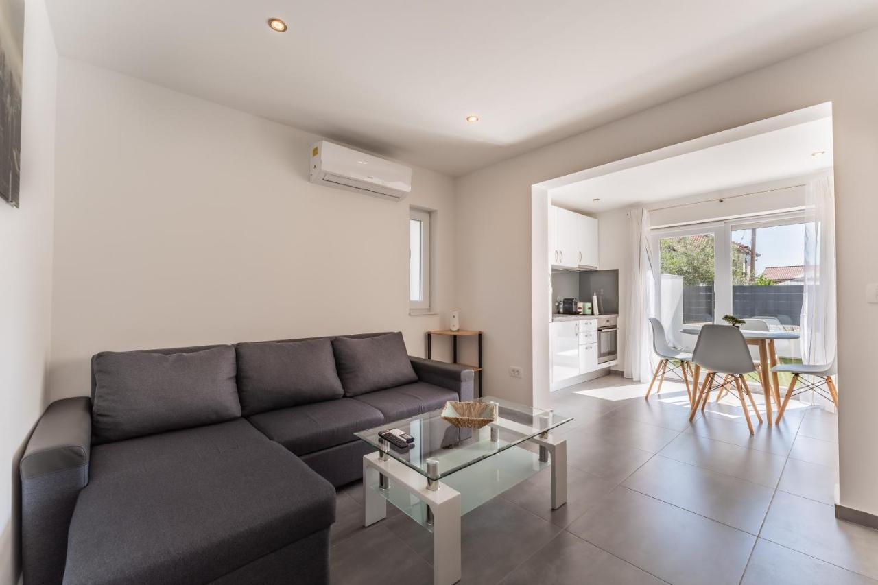 Bernie Apartments With A Pool Zadar Bagian luar foto