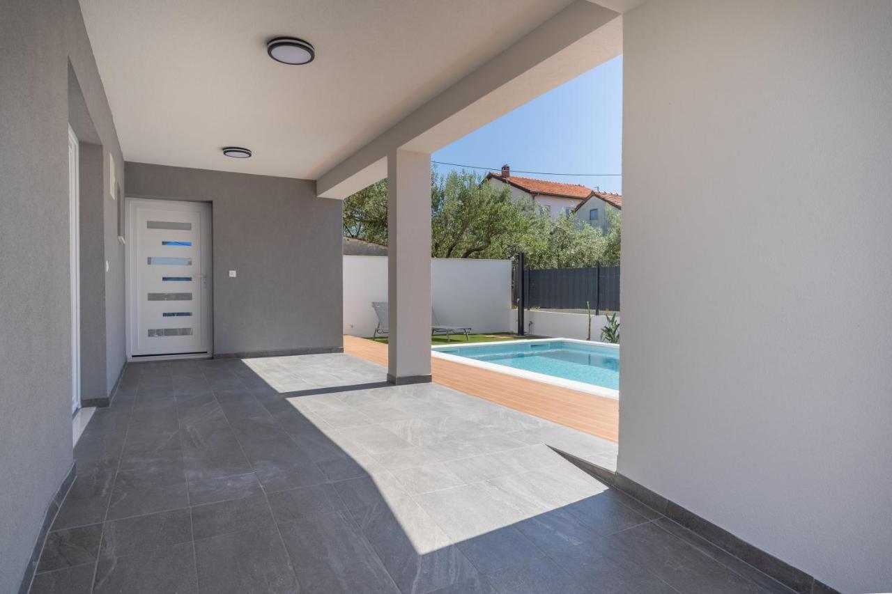 Bernie Apartments With A Pool Zadar Bagian luar foto